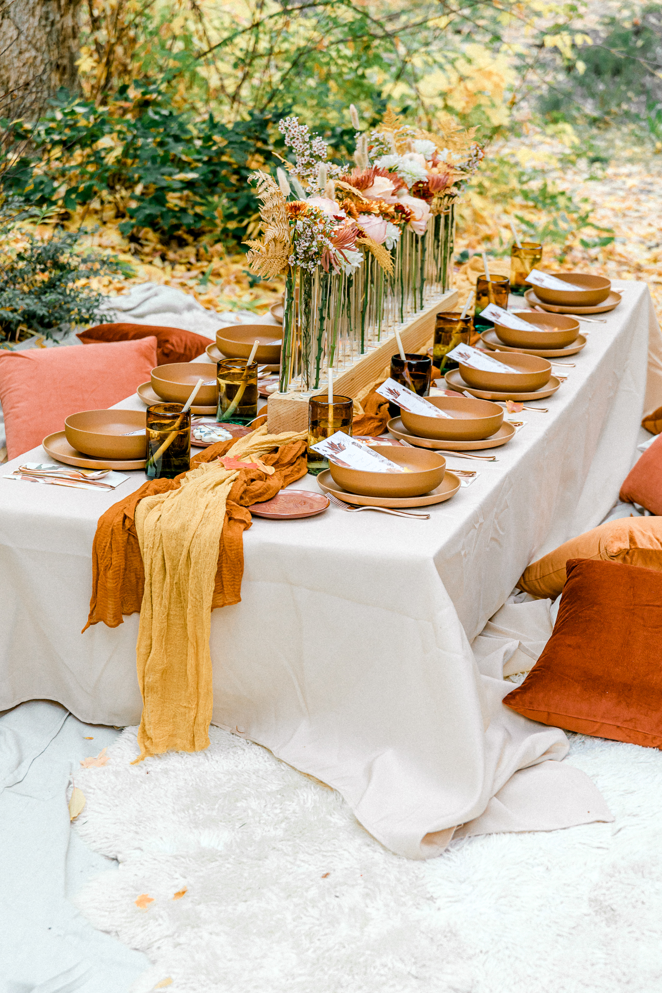 thanksgiving tablescape ideas Friendsgiving ideas 